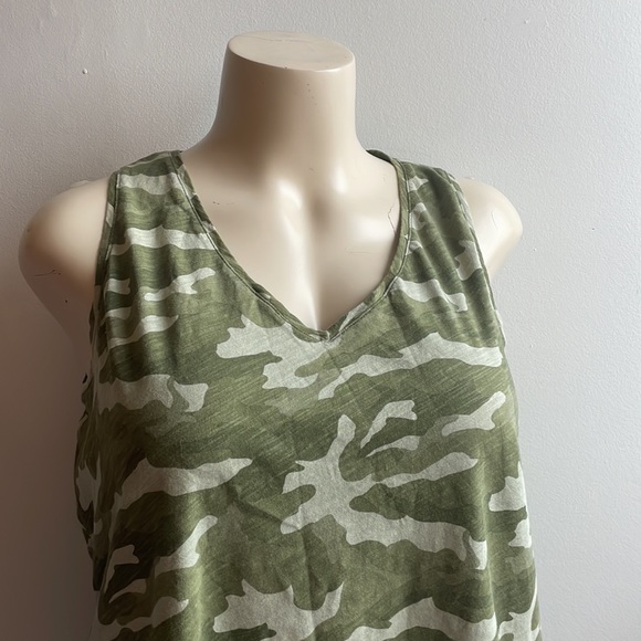 Green Camo Tank Top Old Navy NWT - Picture 1 of 8